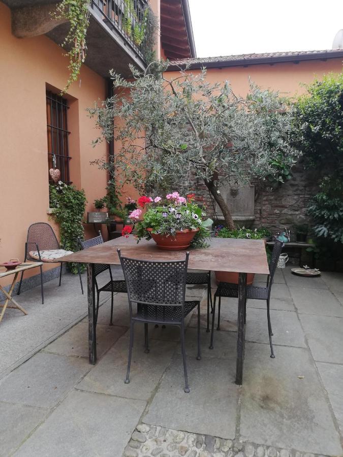 A Due Passi Dal Castello Bed & Breakfast Somma Lombardo Ngoại thất bức ảnh